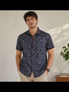 Guide London- Navy Floral Short-Sleeve Button-Up Shirt